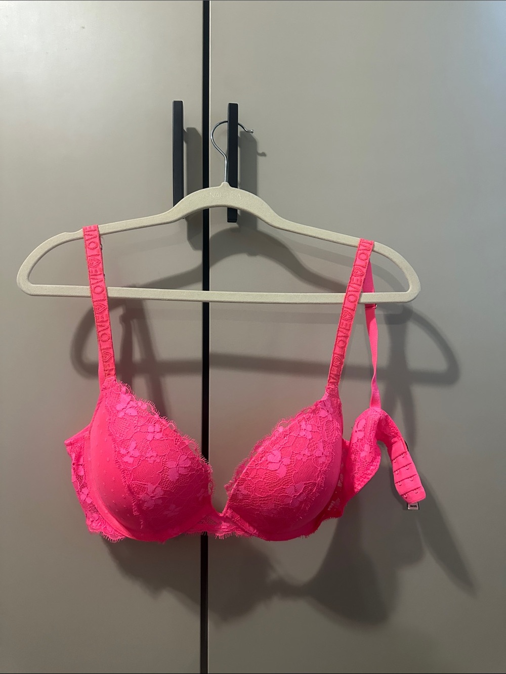 Victoria’s Secret dream angels Lace Push-Up Bra in Hot Pink Size 34D
